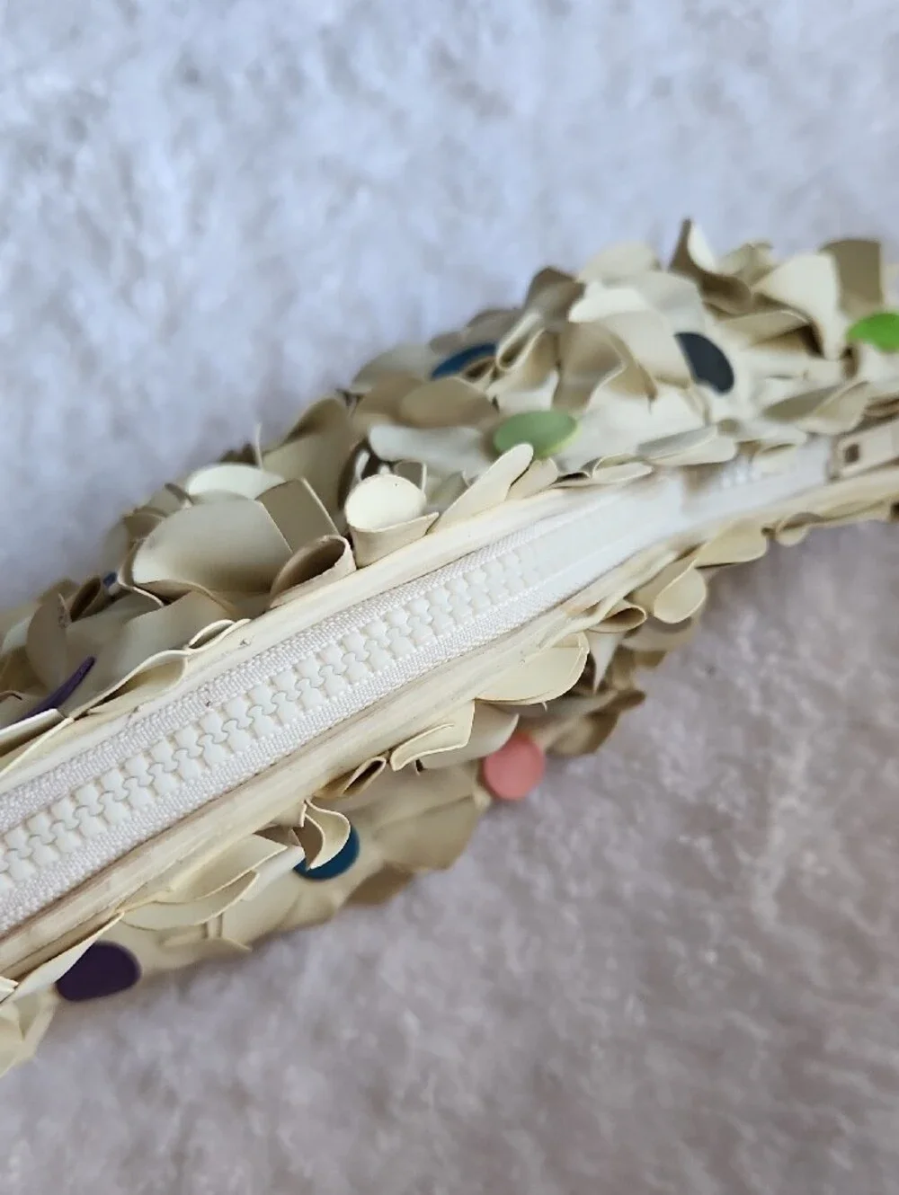 Kor3s Cream Floral Cluster Cluth